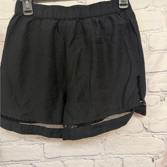 (Set)Black Ruffle Button-Front Blouse with Matching Shorts - Picture 6 of 7